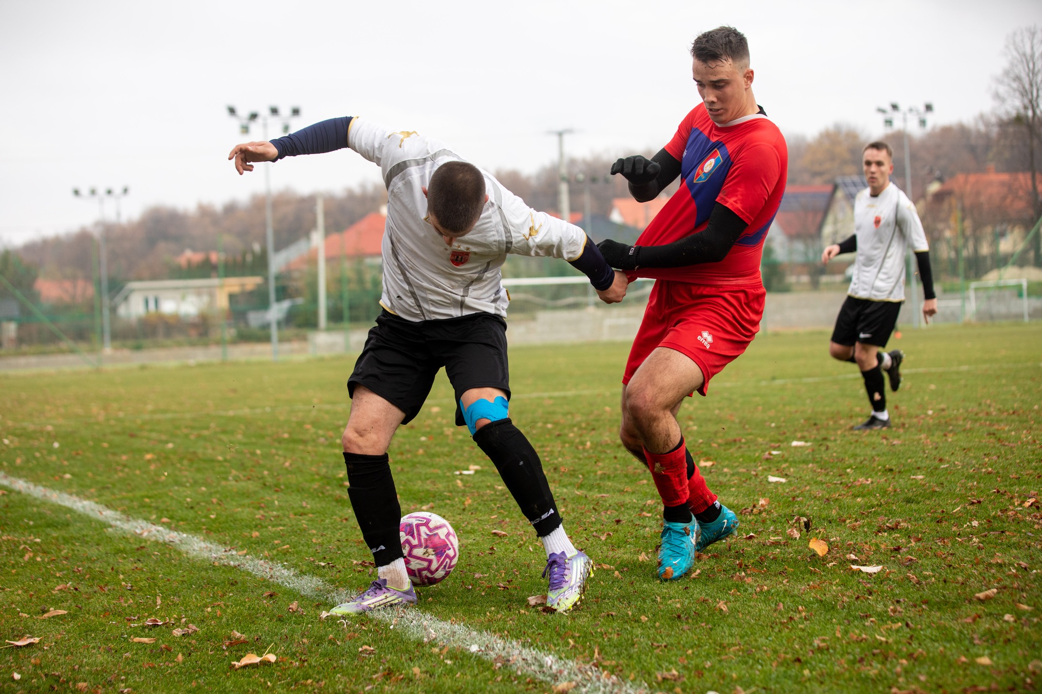 Balaton-parti rangadó Tihanyban – Várpalotán vizsgázik a listavezető Almádi